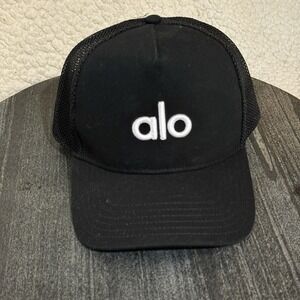 Alo Yoga Hat Cap SnapBack Unisex OS Black White Logo Trucker Mesh Embroidered
